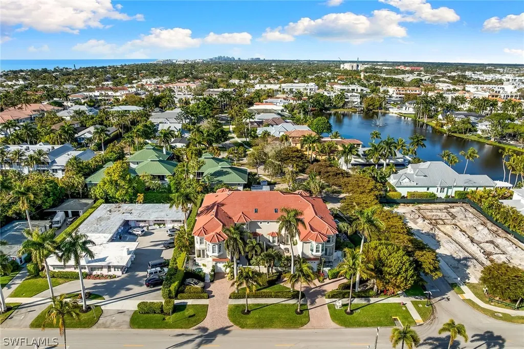 443 8th Avenue S Naples FL 34102