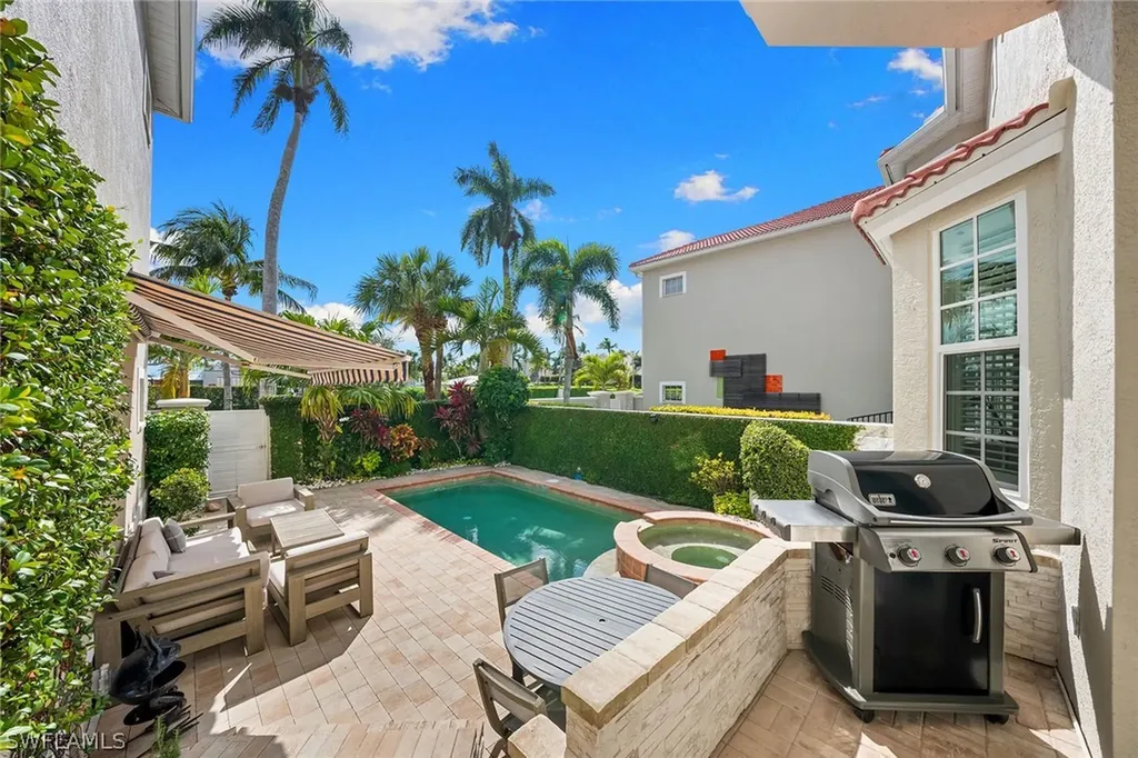 443 8th Avenue S Naples FL 34102