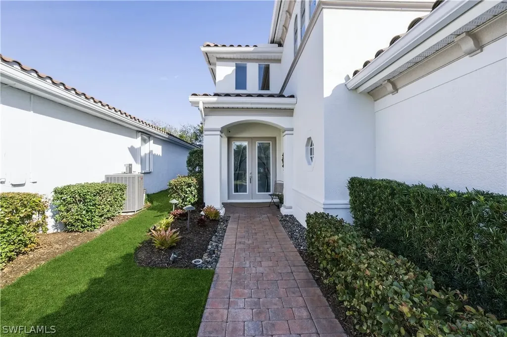 5686 Lago Villaggio Way Naples FL 34104