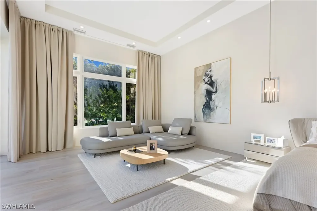 2485 Crayton Road Naples FL 34103