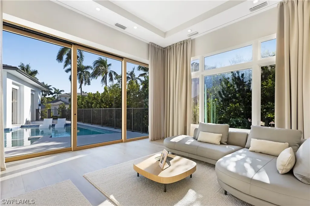 2485 Crayton Road Naples FL 34103