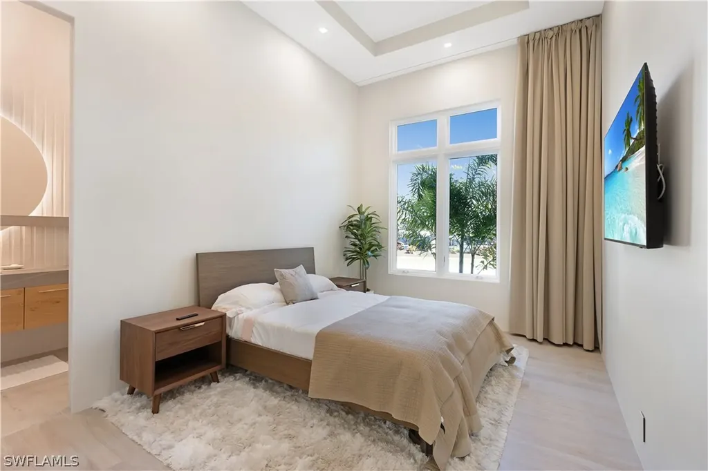 2485 Crayton Road Naples FL 34103
