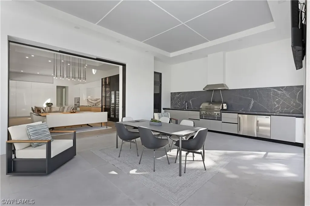 2485 Crayton Road Naples FL 34103