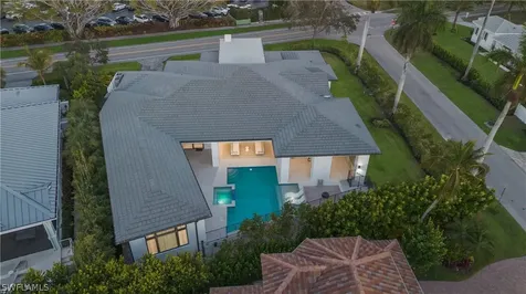 2485 Crayton Road Naples FL 34103