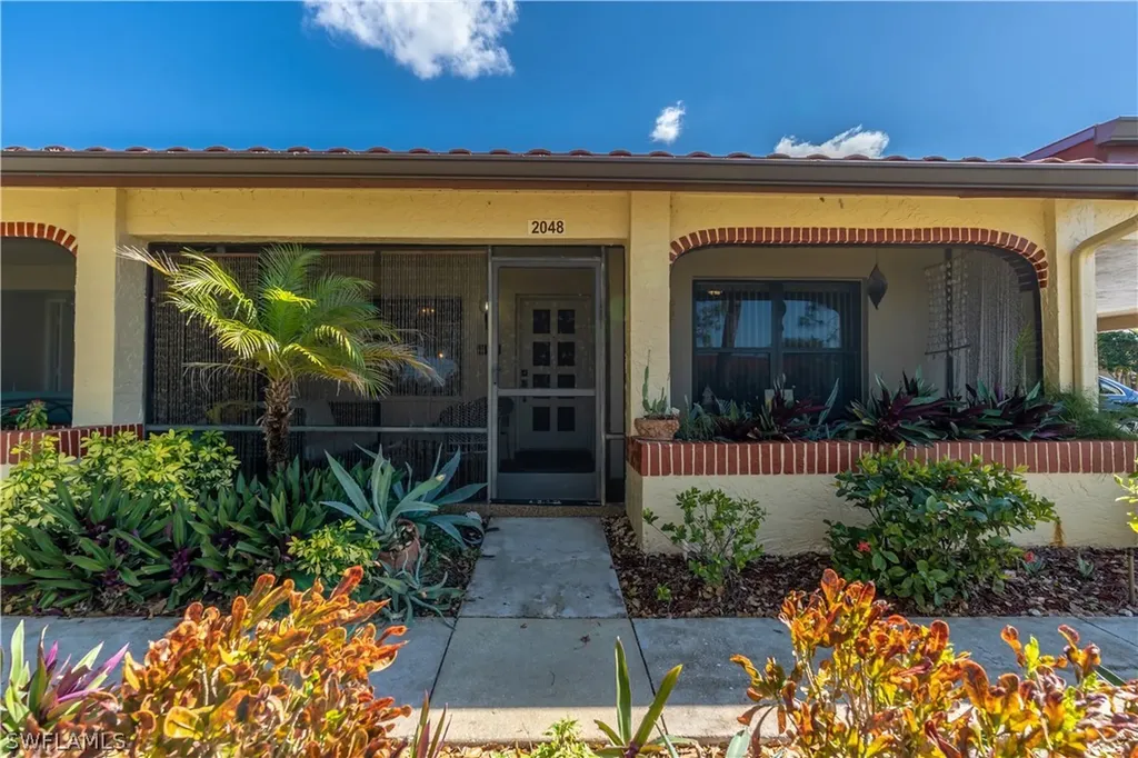 2048 Pine Isle Lane Naples FL 34112