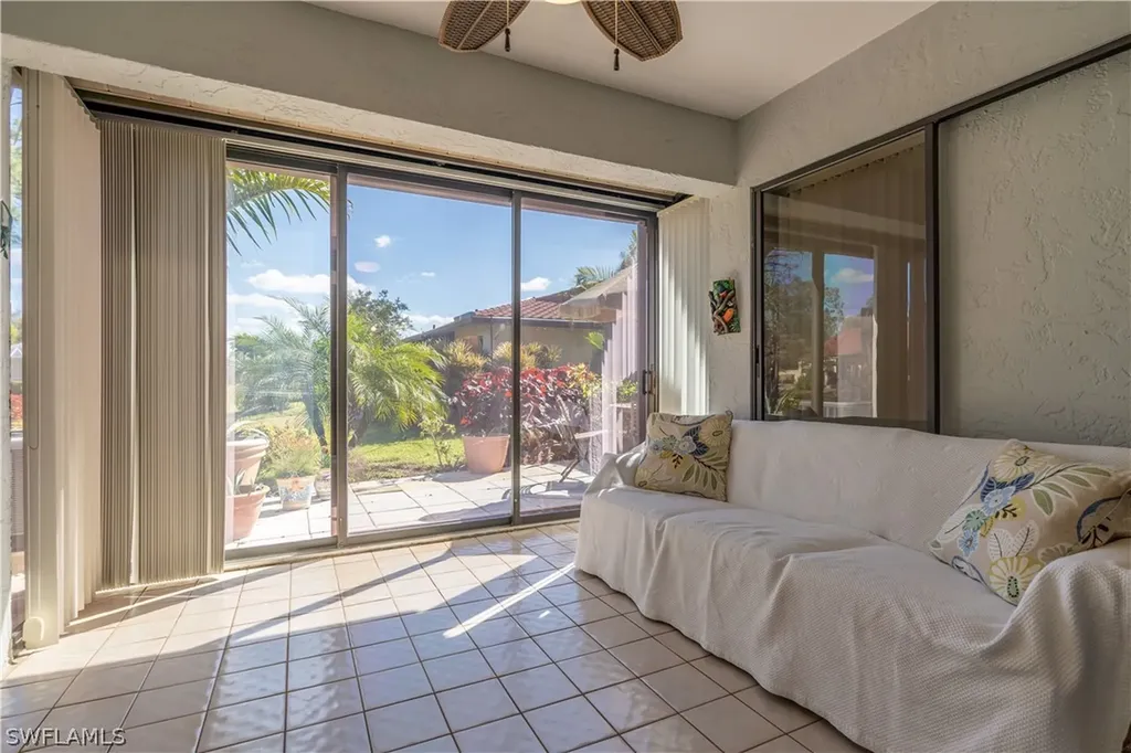 2048 Pine Isle Lane Naples FL 34112