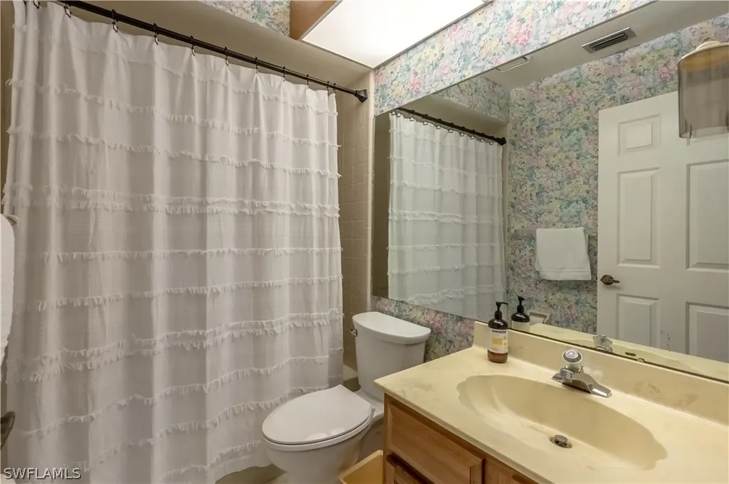 2048 Pine Isle Lane Naples FL 34112