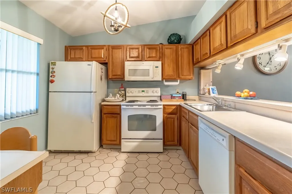 2048 Pine Isle Lane Naples FL 34112