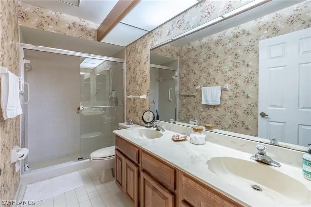 2048 Pine Isle Lane Naples FL 34112