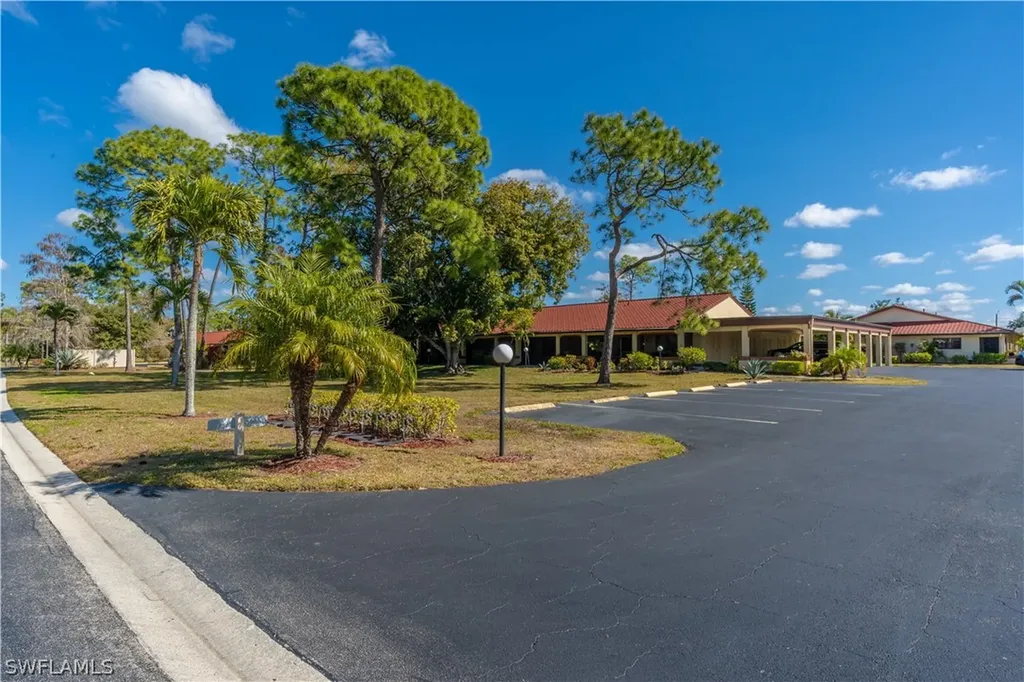 2048 Pine Isle Lane Naples FL 34112