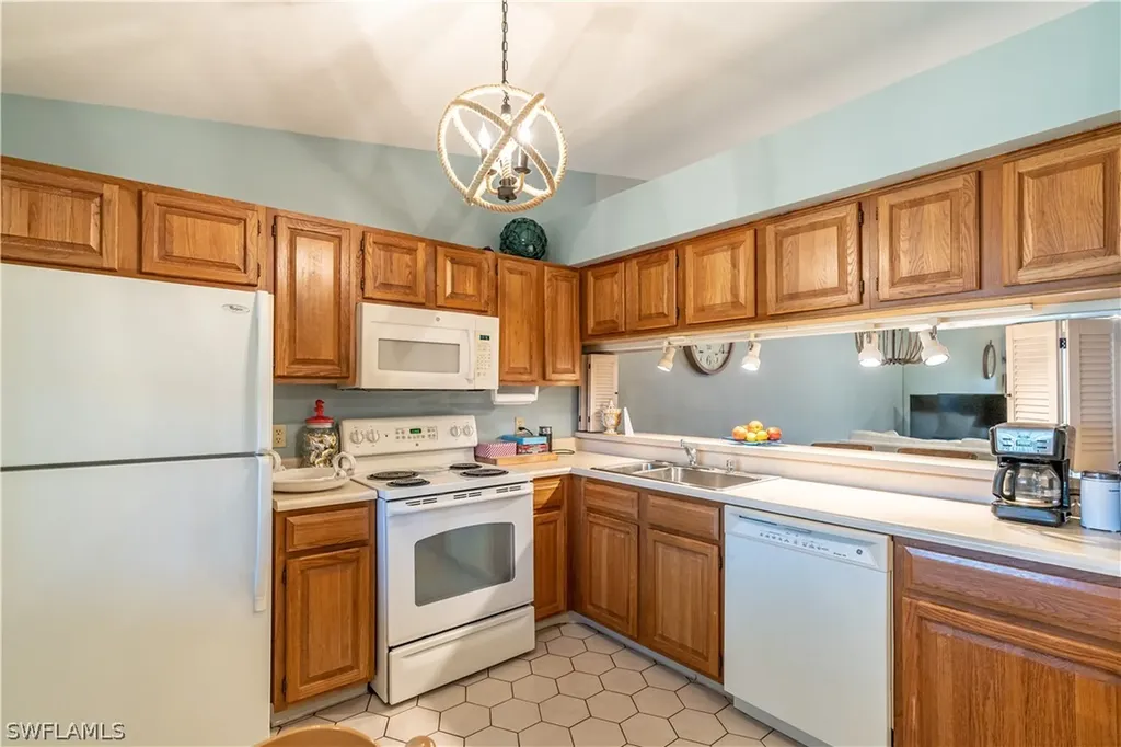 2048 Pine Isle Lane Naples FL 34112