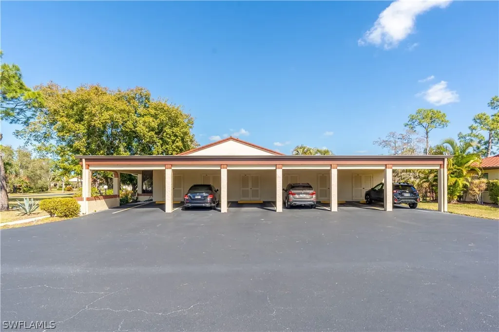 2048 Pine Isle Lane Naples FL 34112