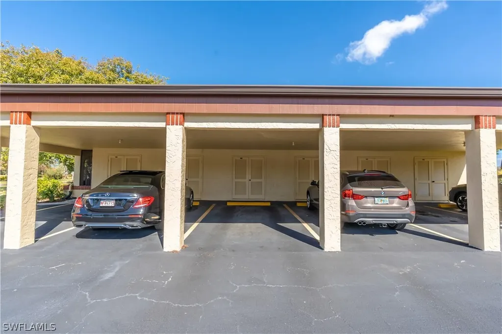 2048 Pine Isle Lane Naples FL 34112