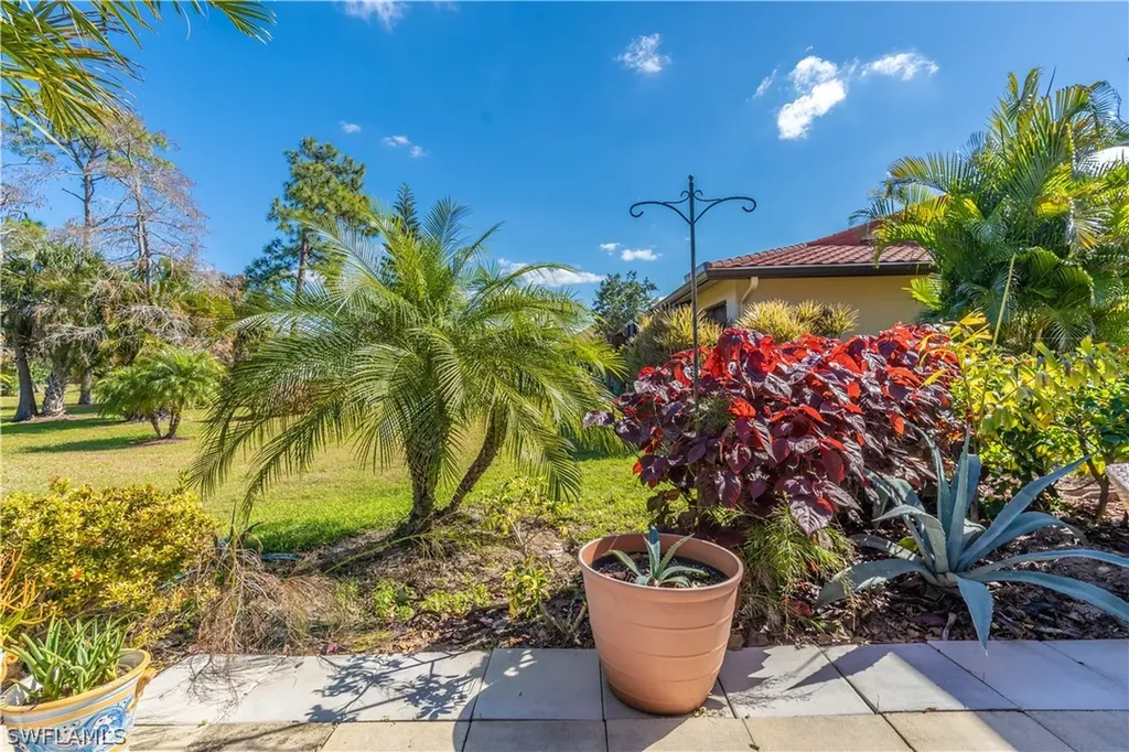 2048 Pine Isle Lane Naples FL 34112