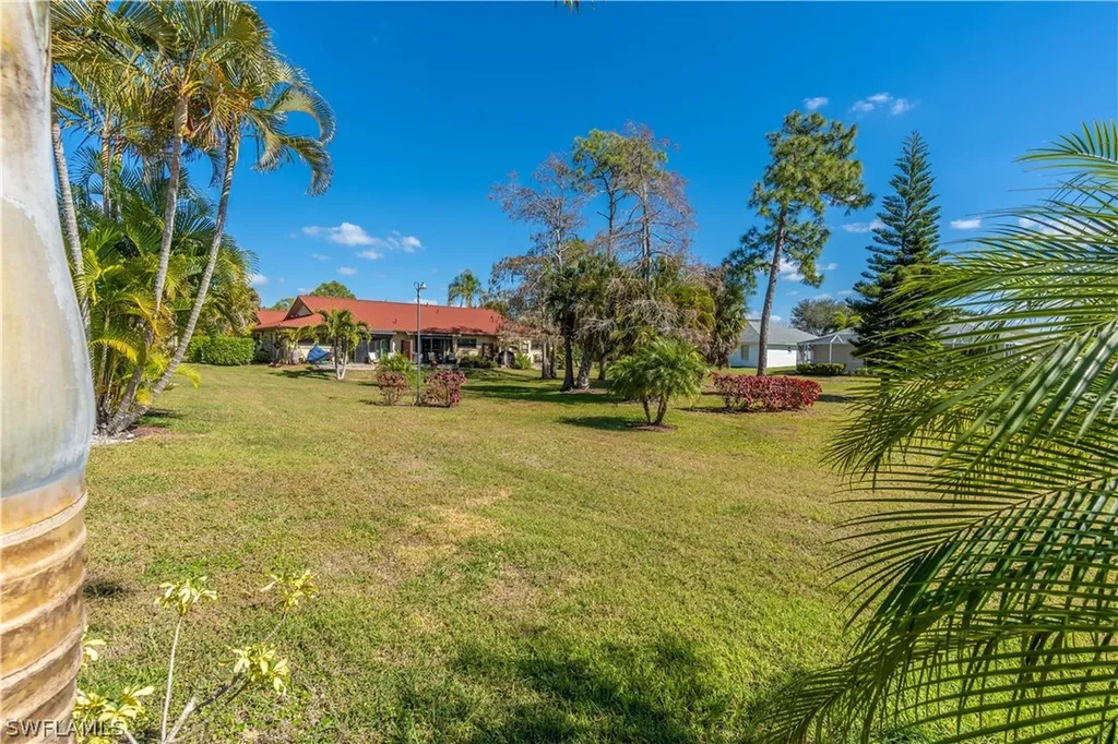 2048 Pine Isle Lane Naples FL 34112