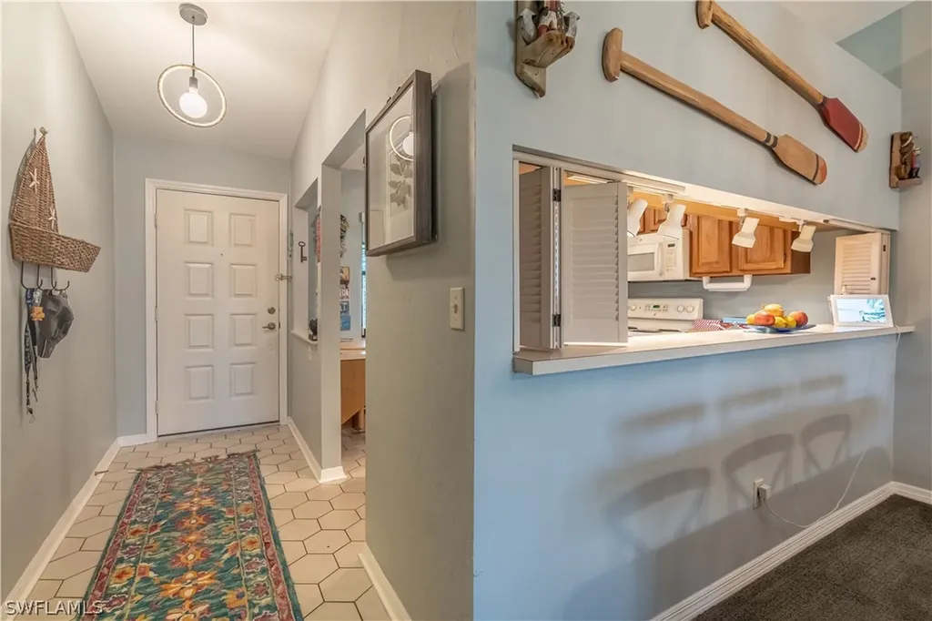 2048 Pine Isle Lane Naples FL 34112