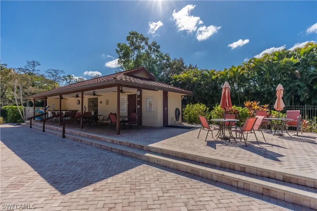 2048 Pine Isle Lane Naples FL 34112