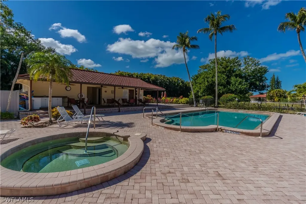 2048 Pine Isle Lane Naples FL 34112