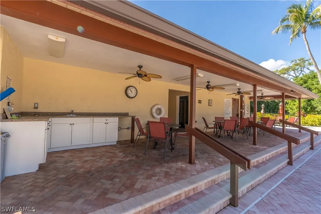 2048 Pine Isle Lane Naples FL 34112