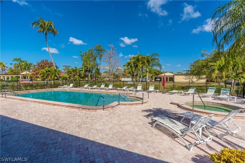 2048 Pine Isle Lane Naples FL 34112