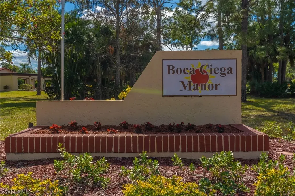 2048 Pine Isle Lane Naples FL 34112