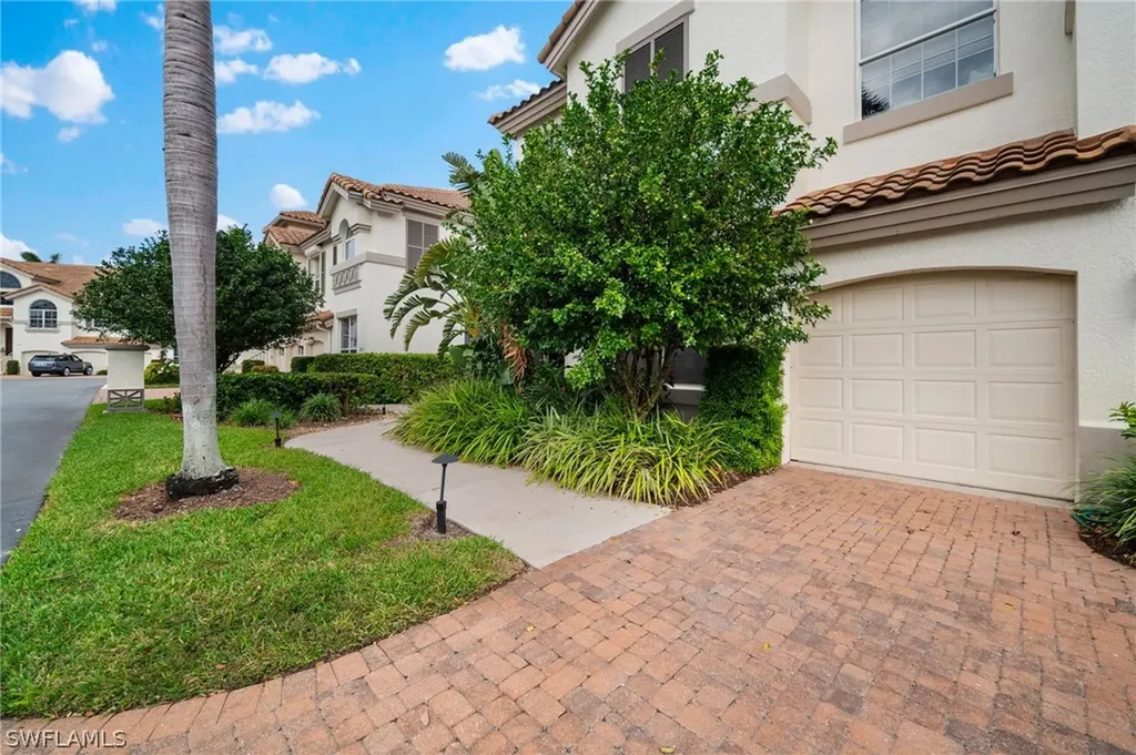 261 Colonade Circle Naples FL 34103
