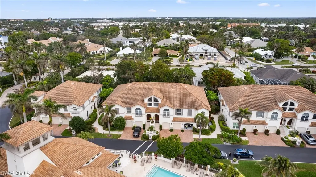 261 Colonade Circle Naples FL 34103