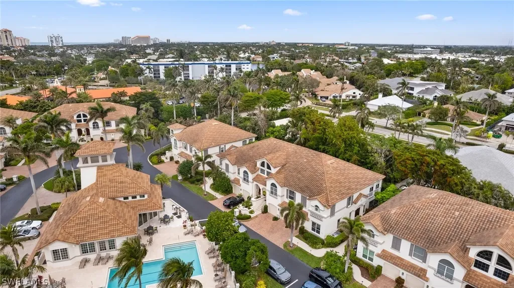 261 Colonade Circle Naples FL 34103