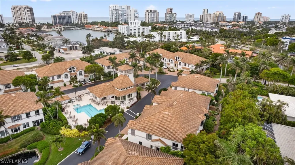 261 Colonade Circle Naples FL 34103