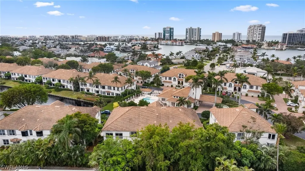261 Colonade Circle Naples FL 34103