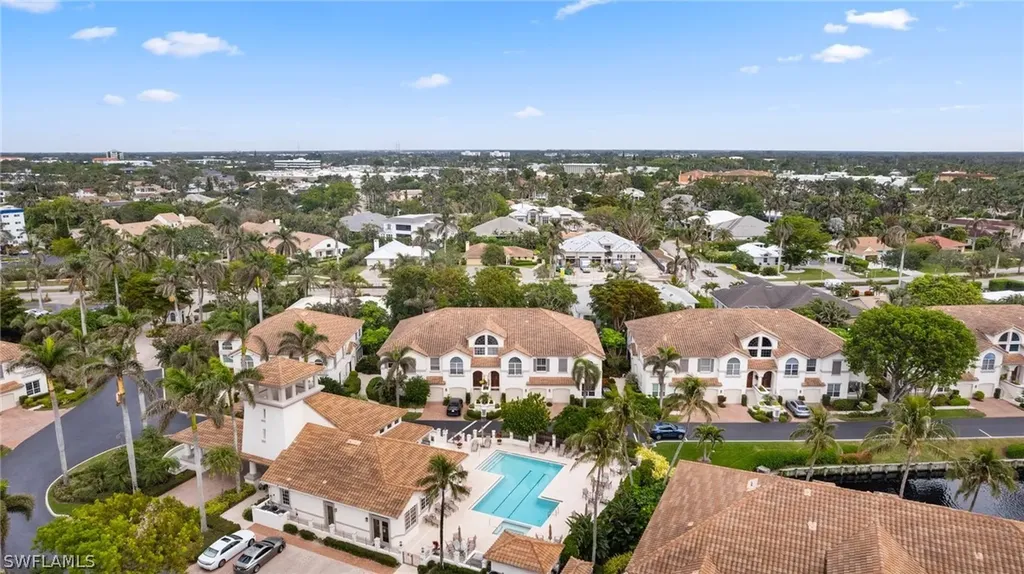 261 Colonade Circle Naples FL 34103