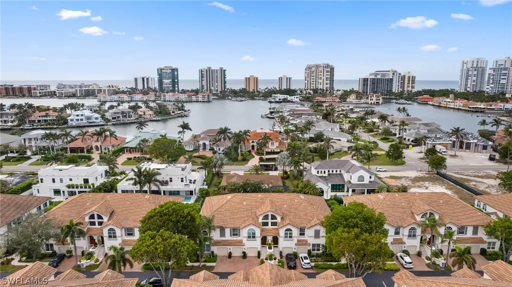 261 Colonade Circle Naples FL 34103