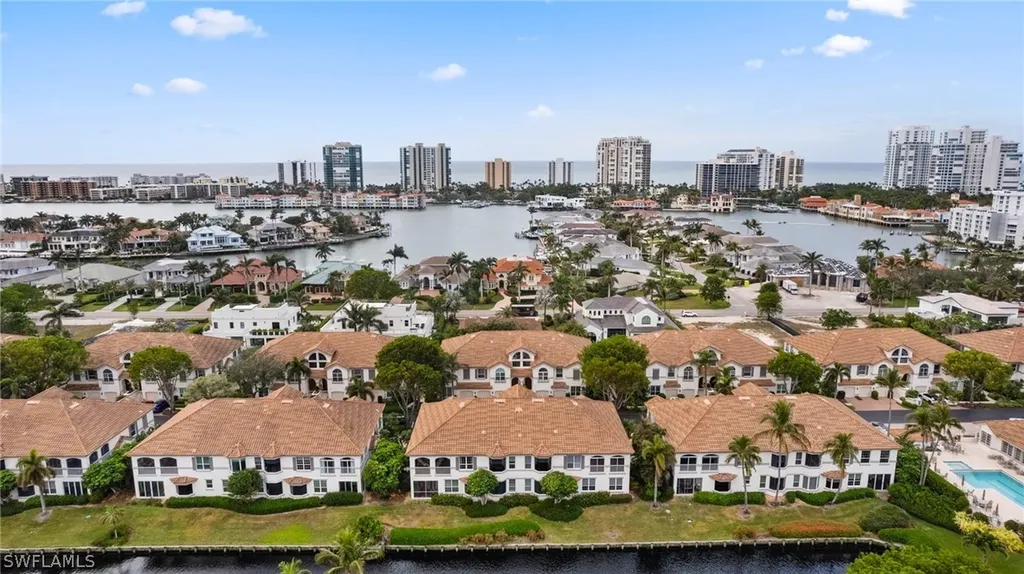 261 Colonade Circle Naples FL 34103