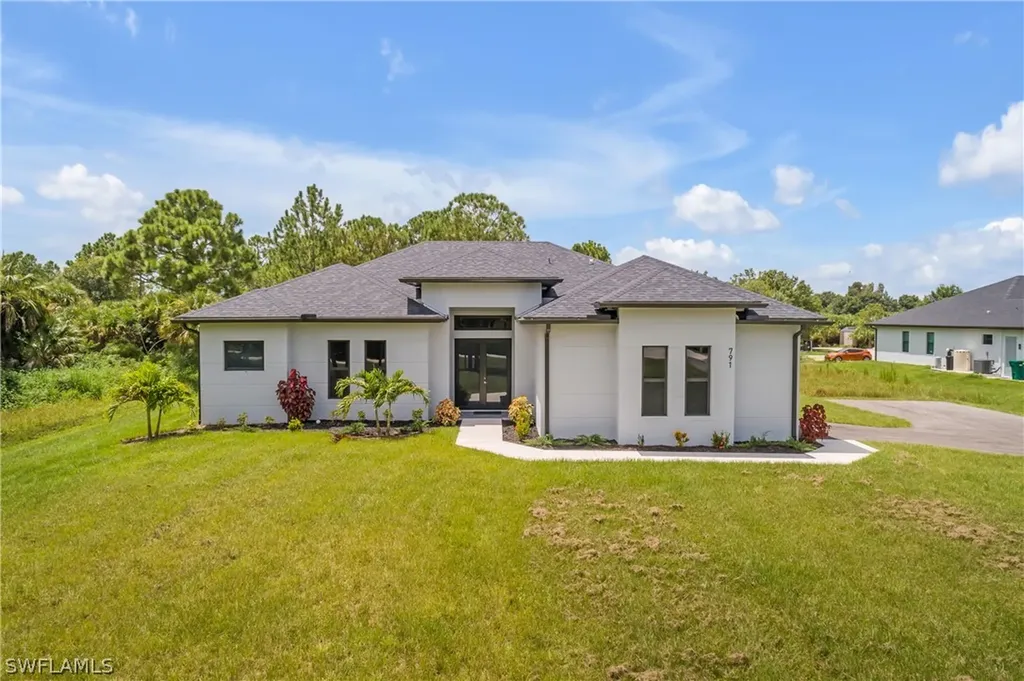 791 14th Street NE Naples FL 34120