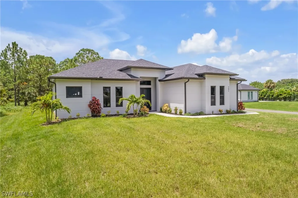 791 14th Street NE Naples FL 34120