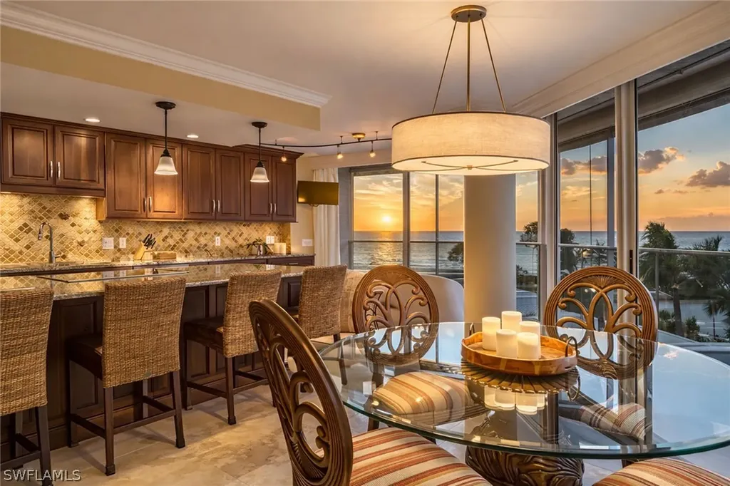 Naples FL, 4041 Gulf Shore Boulevard N, Unit 303