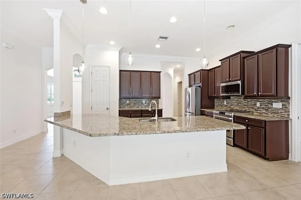 6853 Il Regalo Circle Naples FL 34109