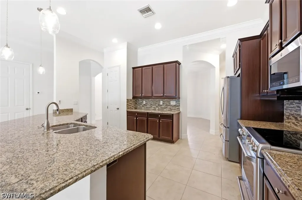 6853 Il Regalo Circle Naples FL 34109