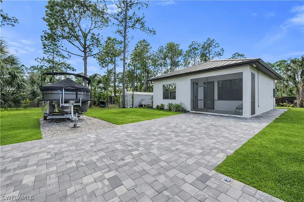 12 35th Avenue NW Naples FL 34120
