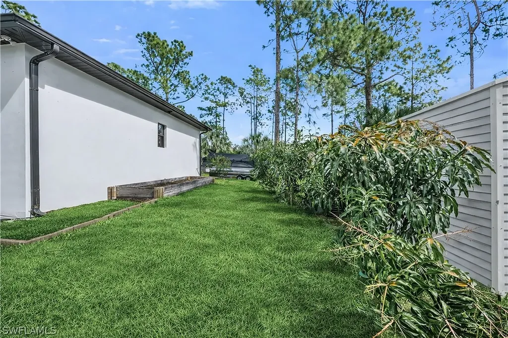 12 35th Avenue NW Naples FL 34120