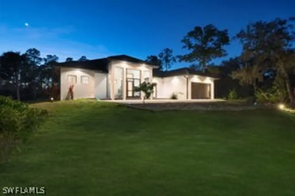 12 35th Avenue NW Naples FL 34120