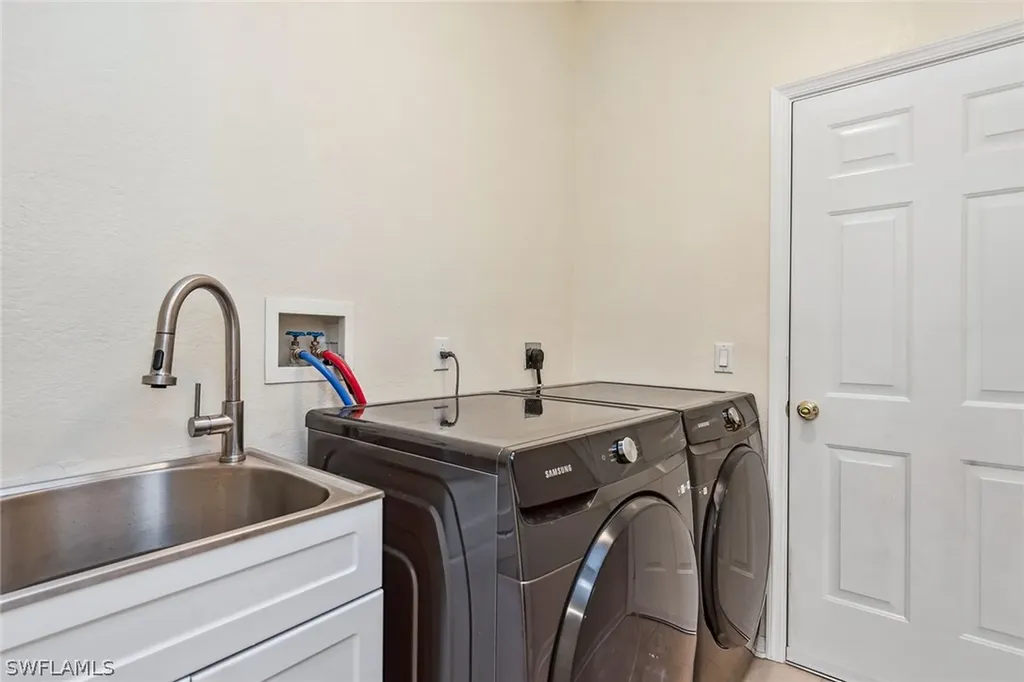 8599 Pepper Tree Way Naples FL 34114