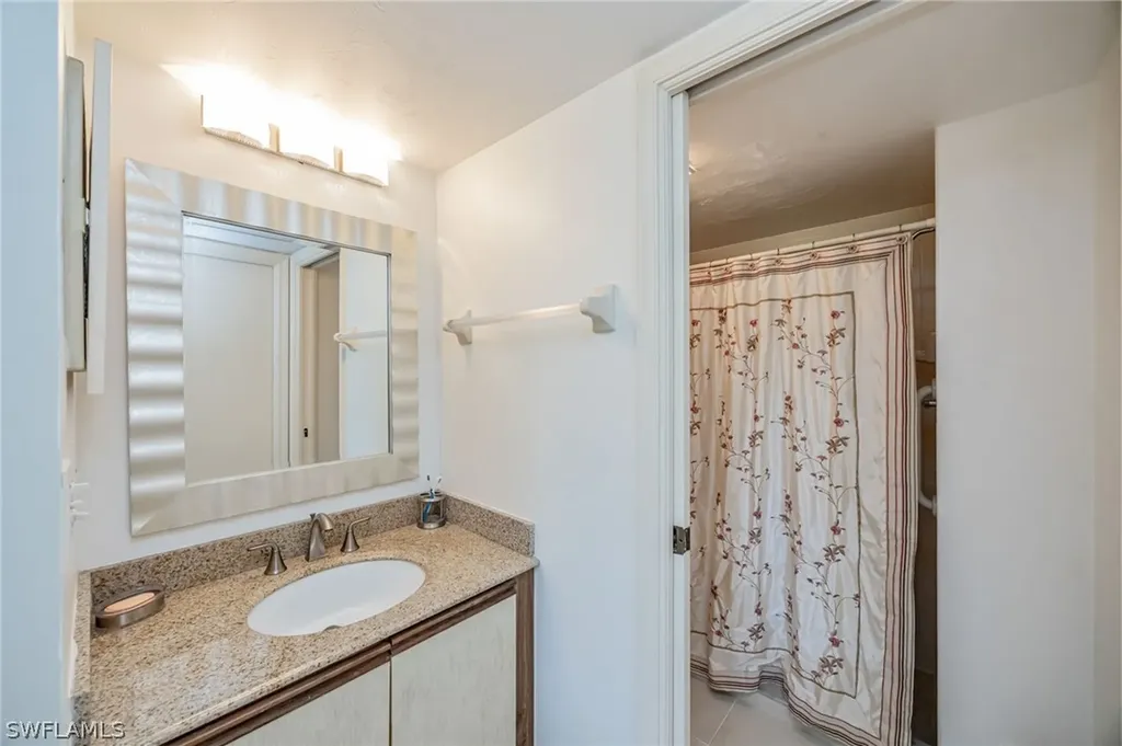 1208 Commonwealth Circle Naples FL 34116