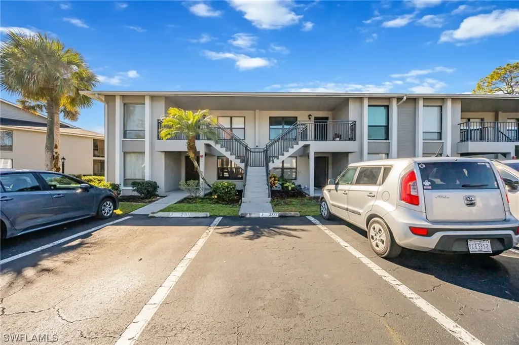 1208 Commonwealth Circle Naples FL 34116