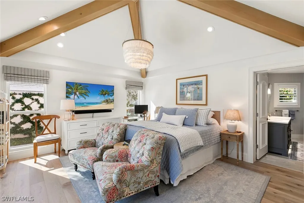 831 Rue Deville Naples FL 34108