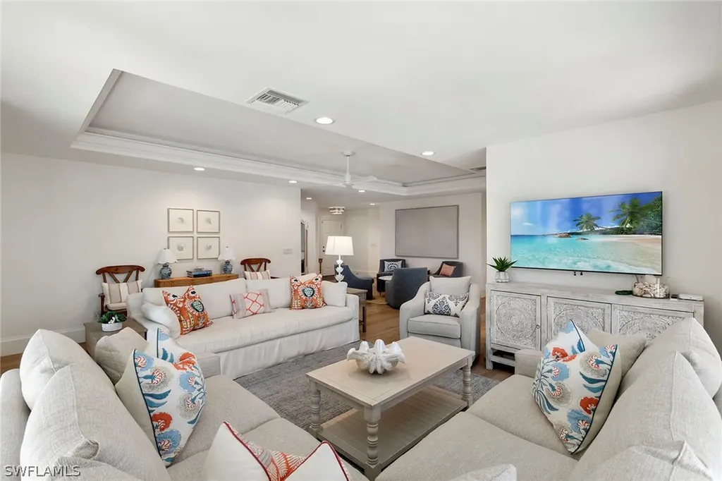 831 Rue Deville Naples FL 34108