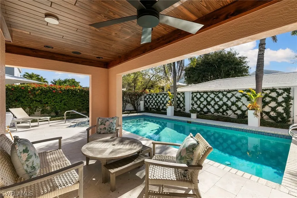 831 Rue Deville Naples FL 34108