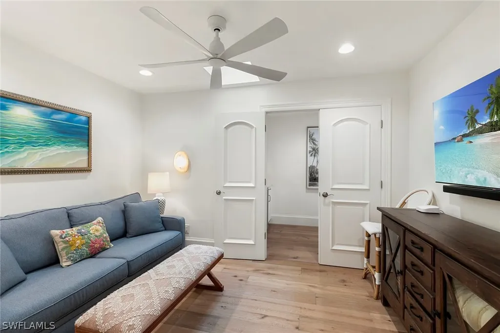 831 Rue Deville Naples FL 34108