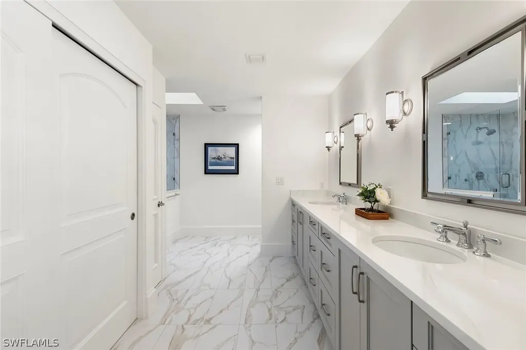 831 Rue Deville Naples FL 34108