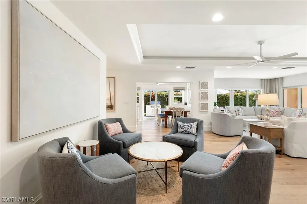 831 Rue Deville Naples FL 34108